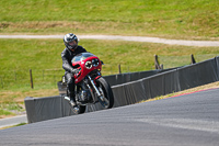 cadwell-park;cadwell-park-photographs;cadwell-trackday-photographs;enduro-digital-images;event-digital-images;eventdigitalimages;peter-wileman-photography;racing-digital-images;trackday-digital-images;trackday-photos